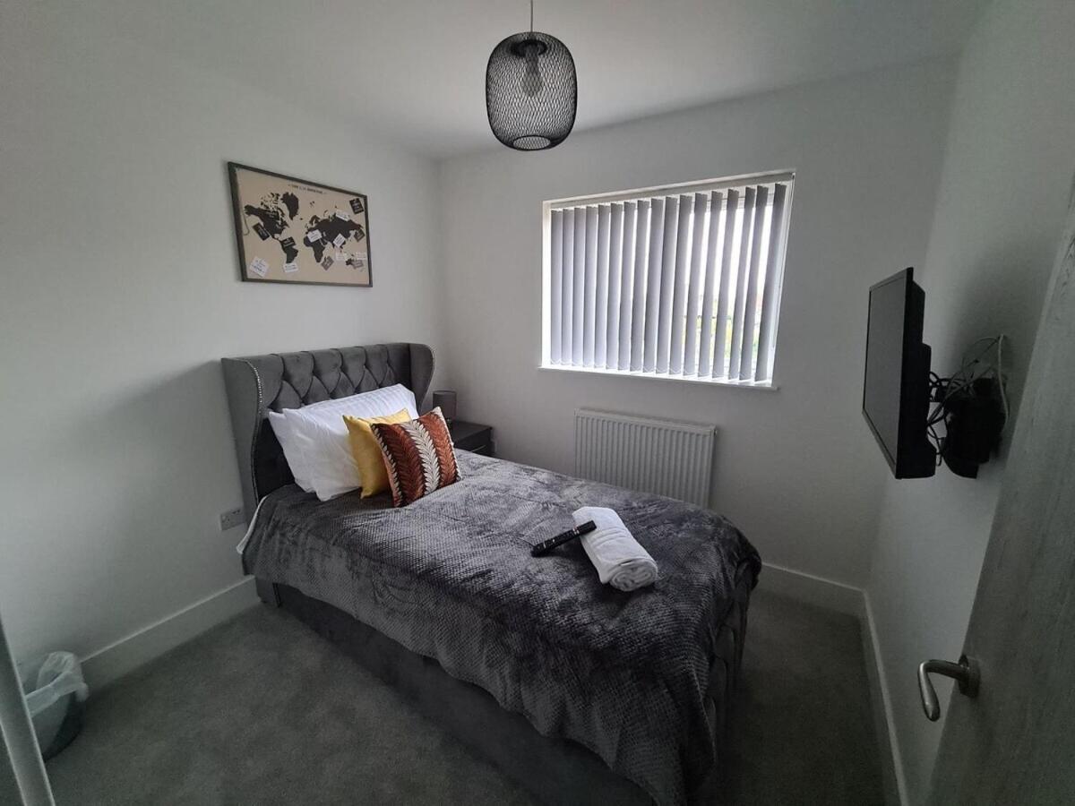 Sav 5 Bed Luxury Detached House In Leicester Humberstone Номер фото