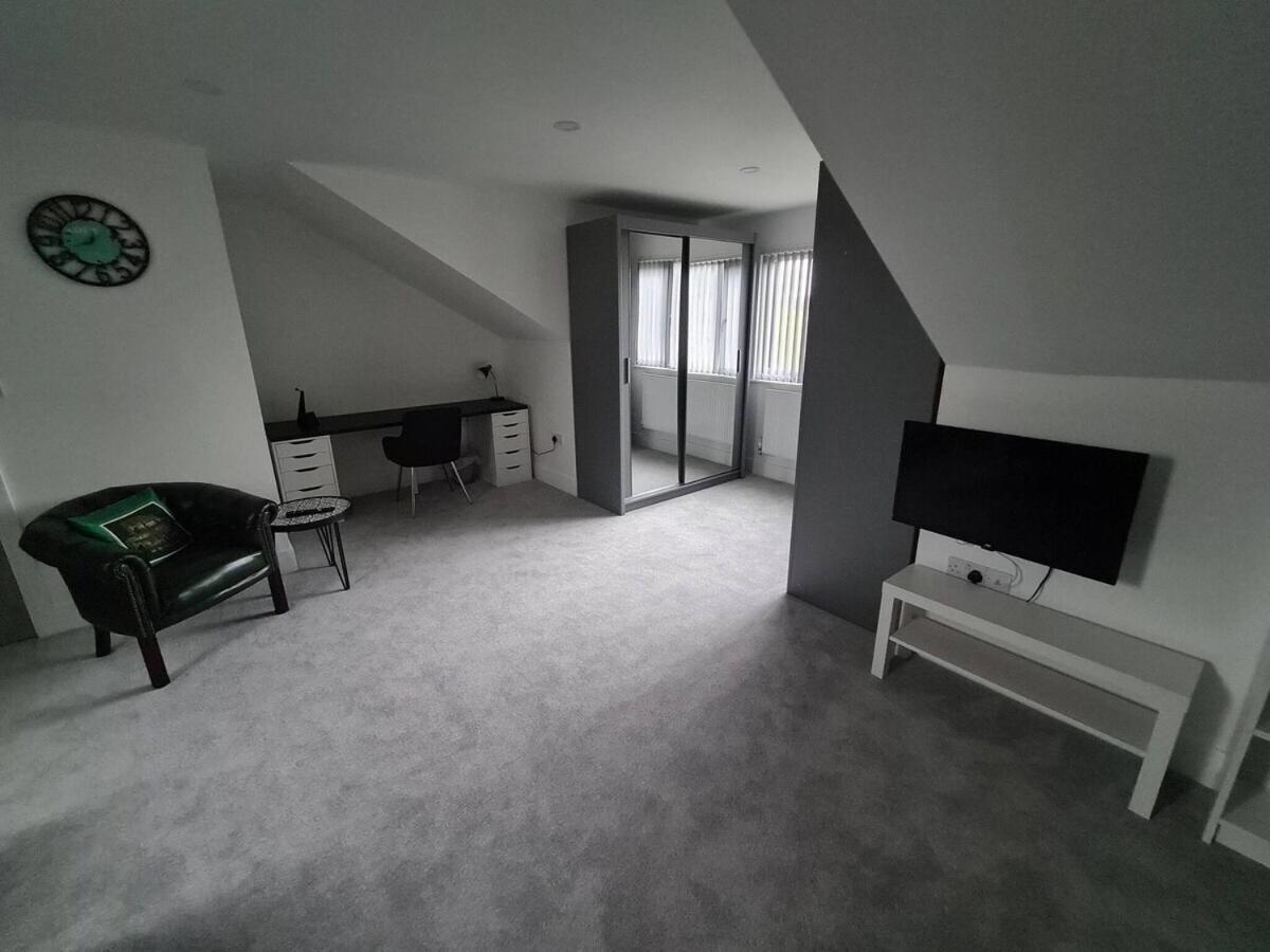 Sav 5 Bed Luxury Detached House In Leicester Humberstone Номер фото